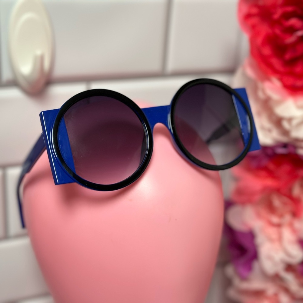 Fashion Sunglasses - Picture 5 of 5